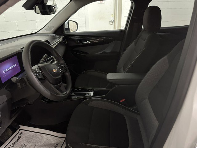 Used 2025 Chevrolet TrailBlazer LT image 2