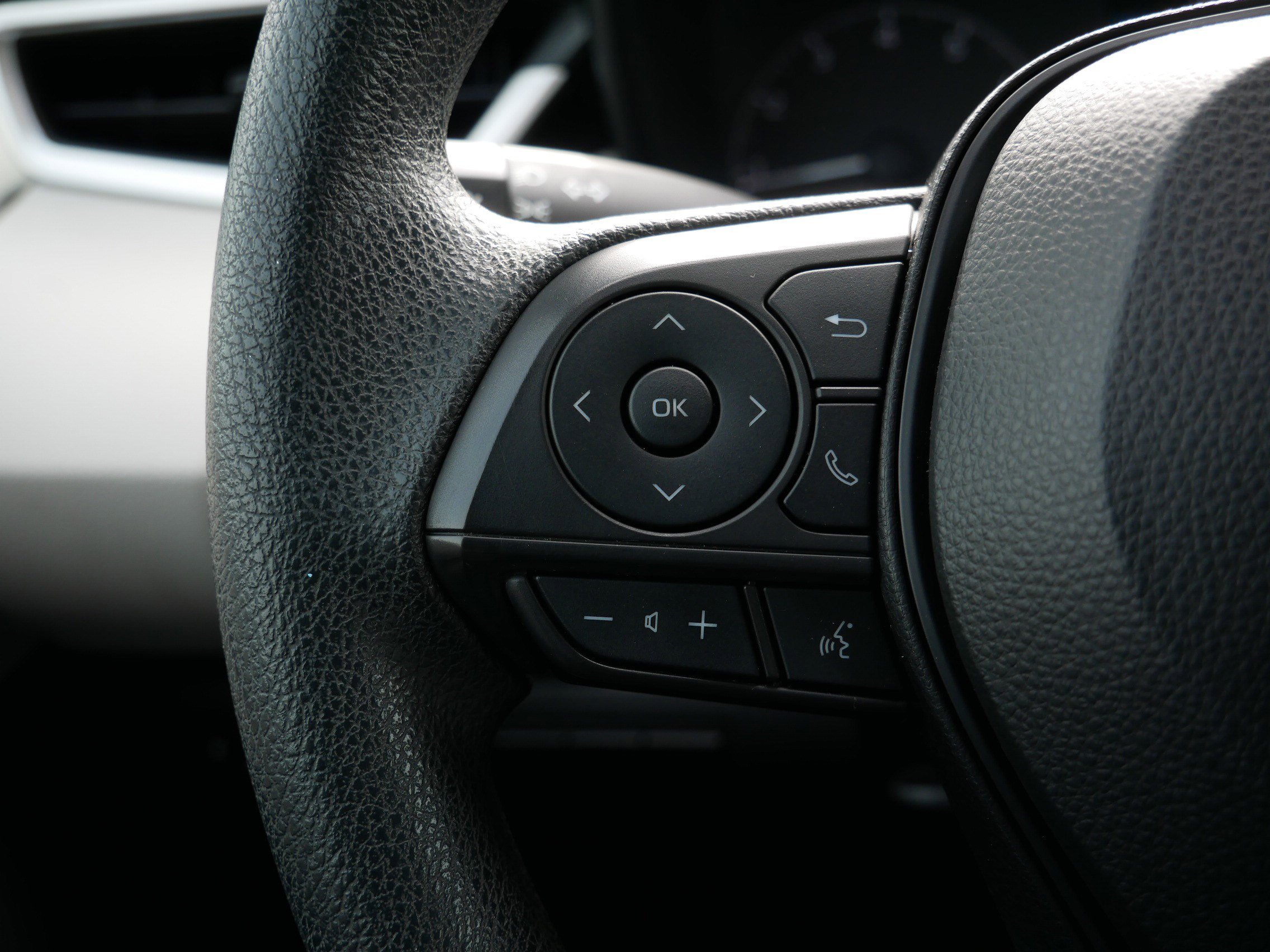 Certified 2023 Toyota Corolla LE image 28