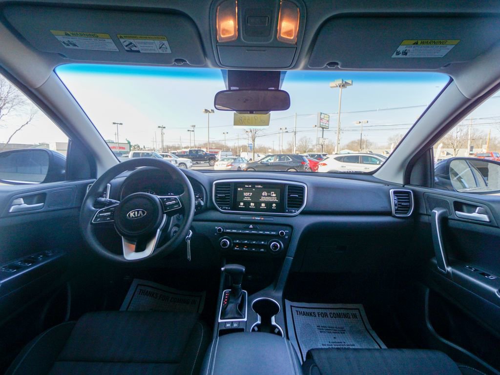 Used 2022 Kia Sportage LX image 2