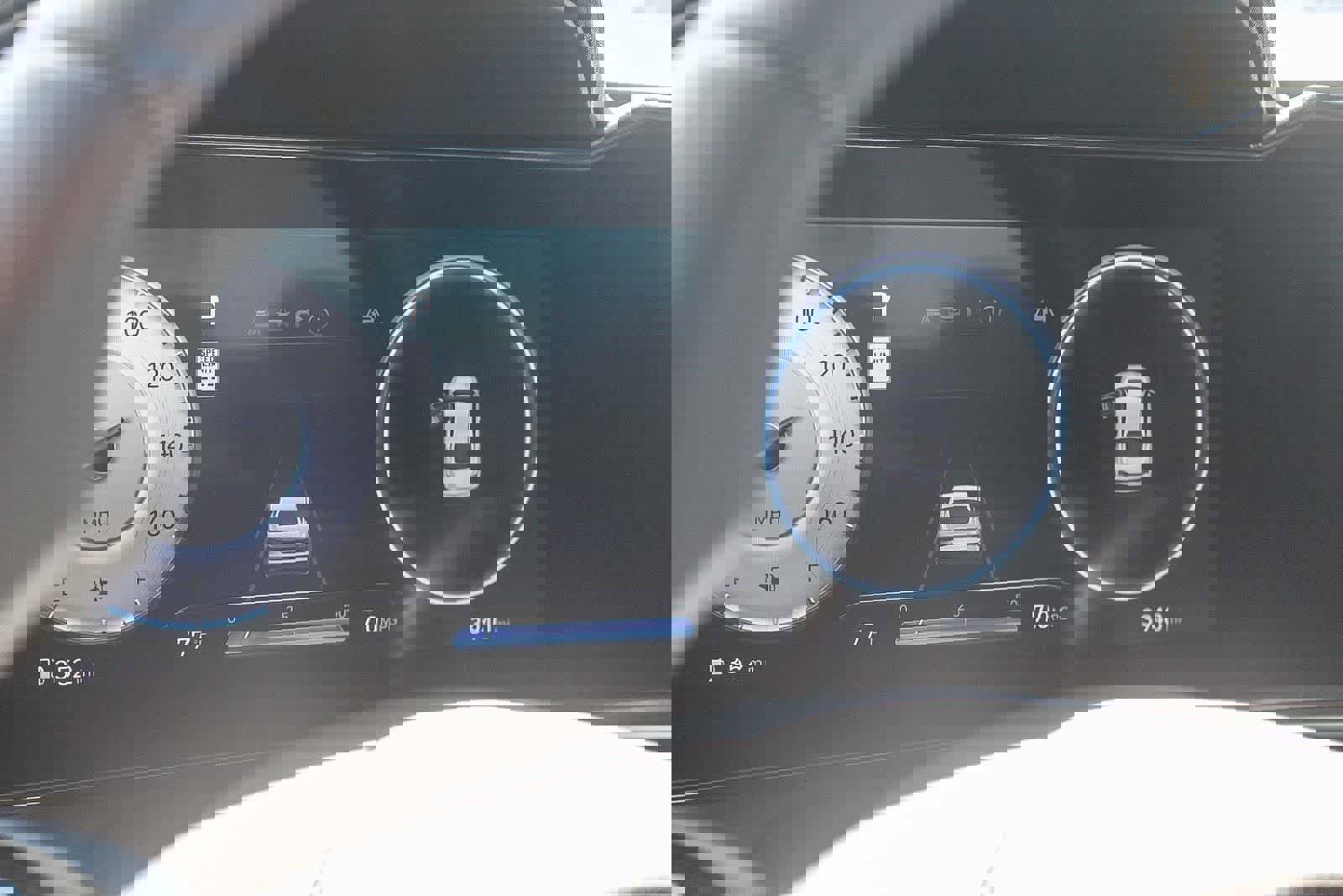 Used 2025 Hyundai Elantra Limited image 31