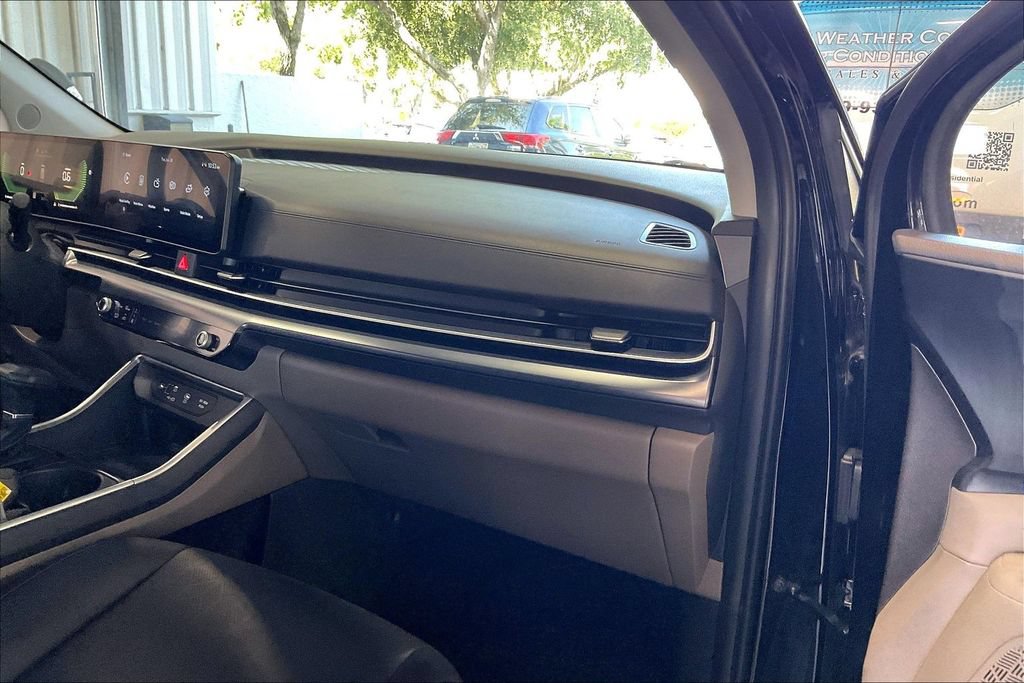 Used 2026 Kia Carnival FWD image 24