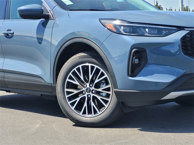 New 2025 Ford Escape SE w/ PHEV Premium Package image 2