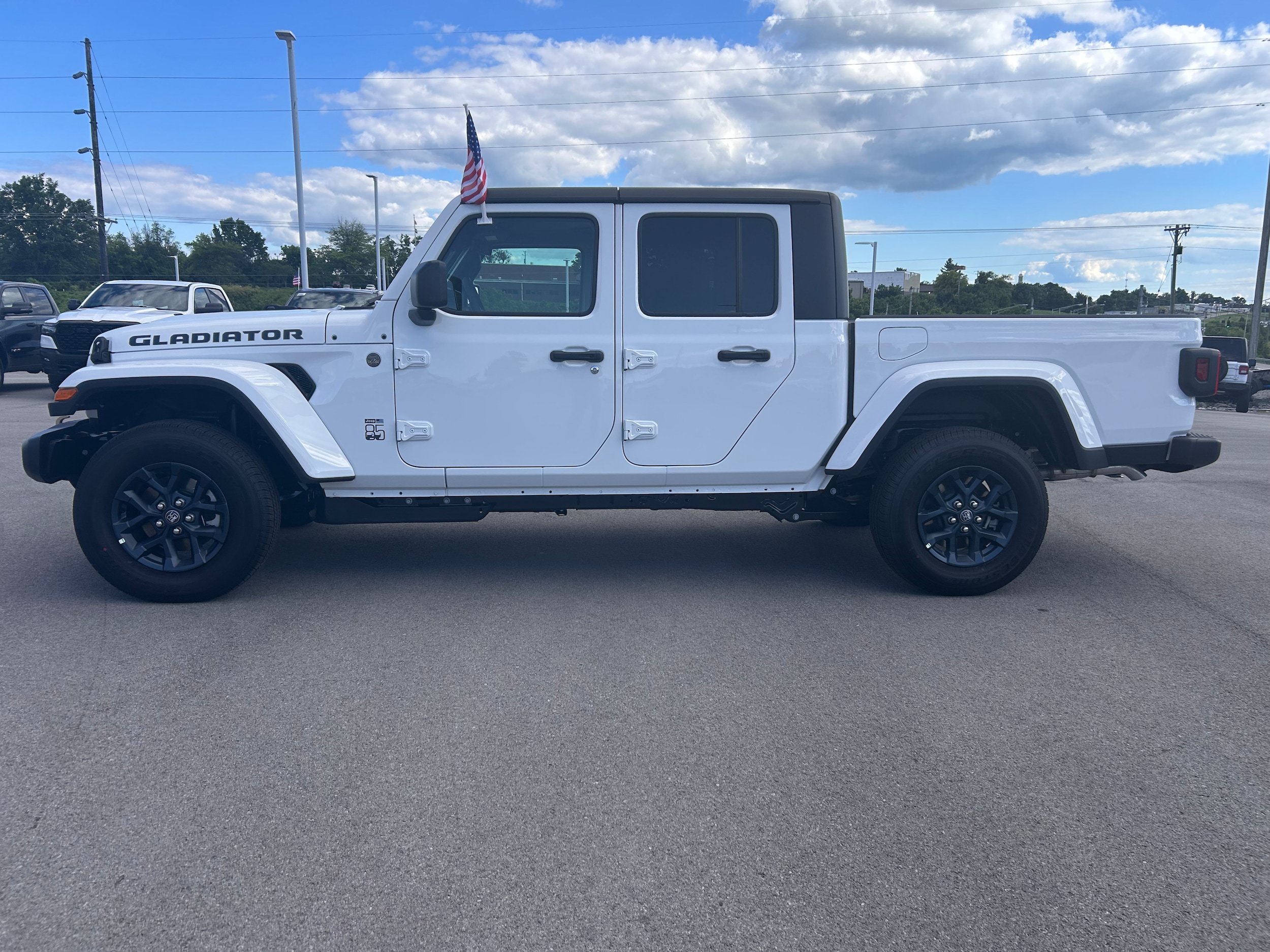 New 2026 Jeep Gladiator Sport AWD/4WD image 6