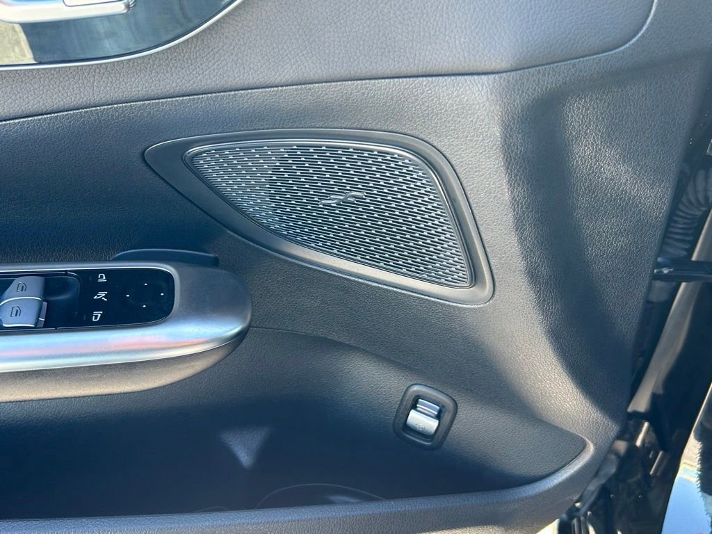 Used 2025 Mercedes-Benz C 300 4MATIC Sedan image 17
