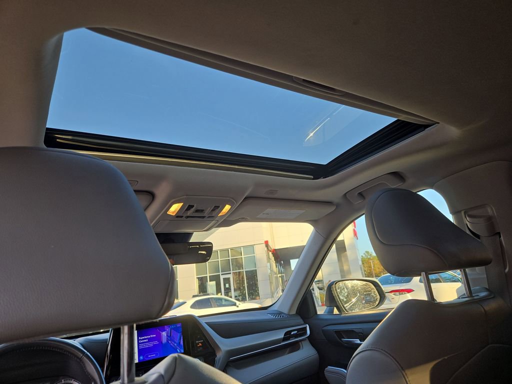 Certified 2024 Toyota Highlander XLE image 17