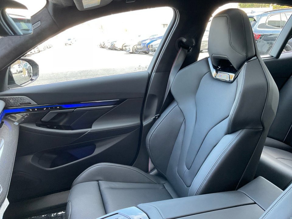 Used 2026 BMW M5 w/ Executive Package image 28