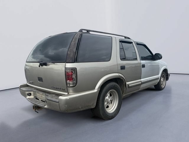 Used 2001 Chevrolet Blazer LS w/ Preferred Equipment Group RWD image 3
