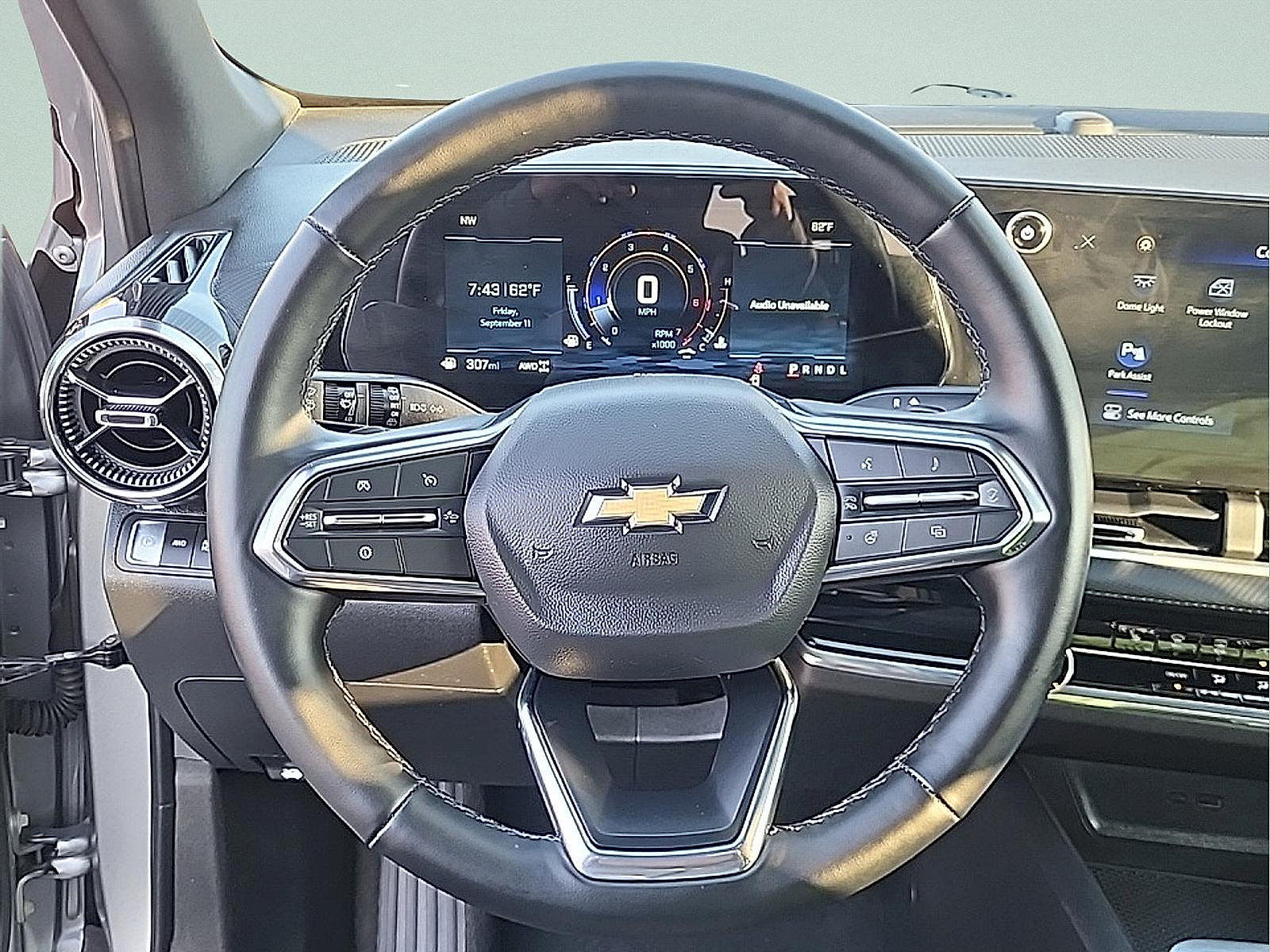 Used 2025 Chevrolet Equinox LT AWD/4WD image 16