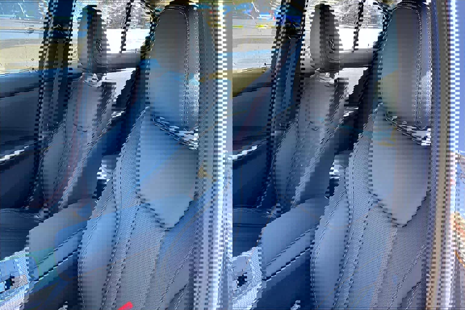 Used 2026 BMW 330i Sedan w/ Premium Package image 6