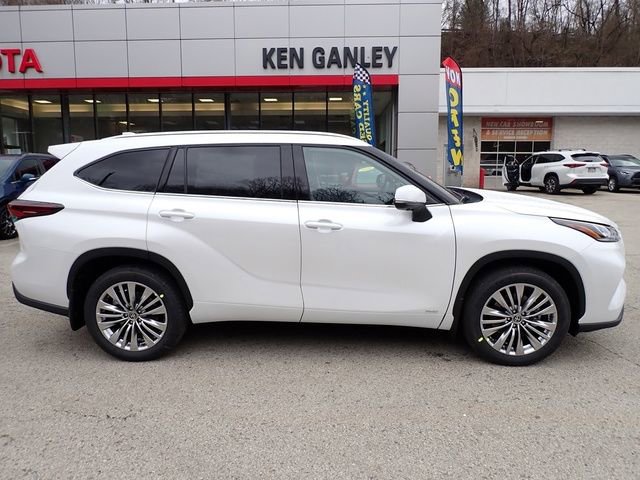 New 2026 Toyota Highlander Platinum image 2