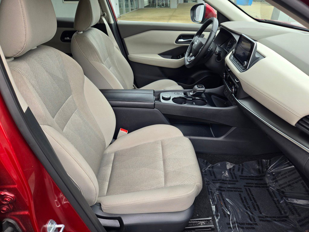 Used 2025 Nissan Rogue SV AWD/4WD image 7
