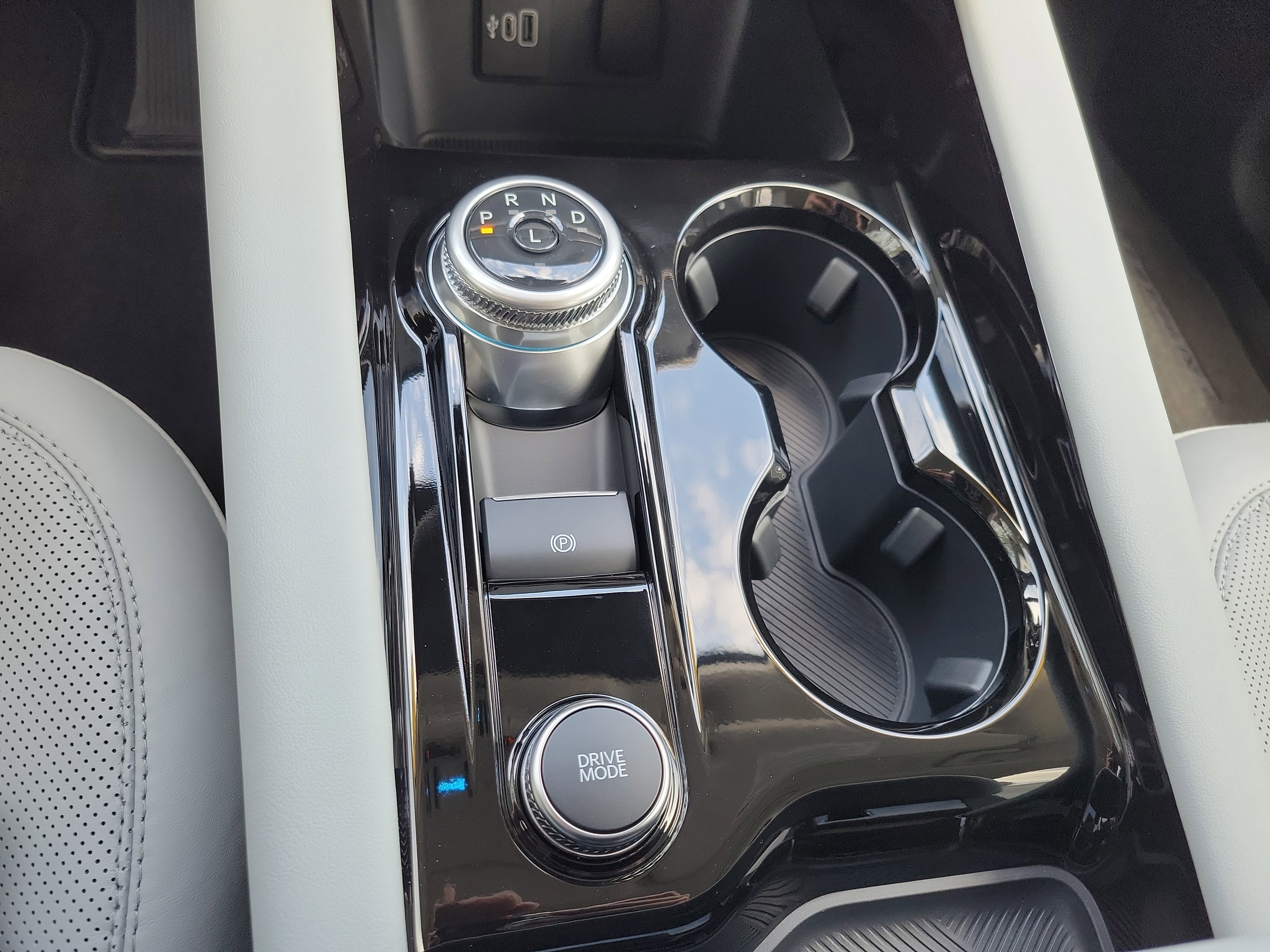 Used 2026 Ford Explorer Platinum w/ LUX Leather Package image 31