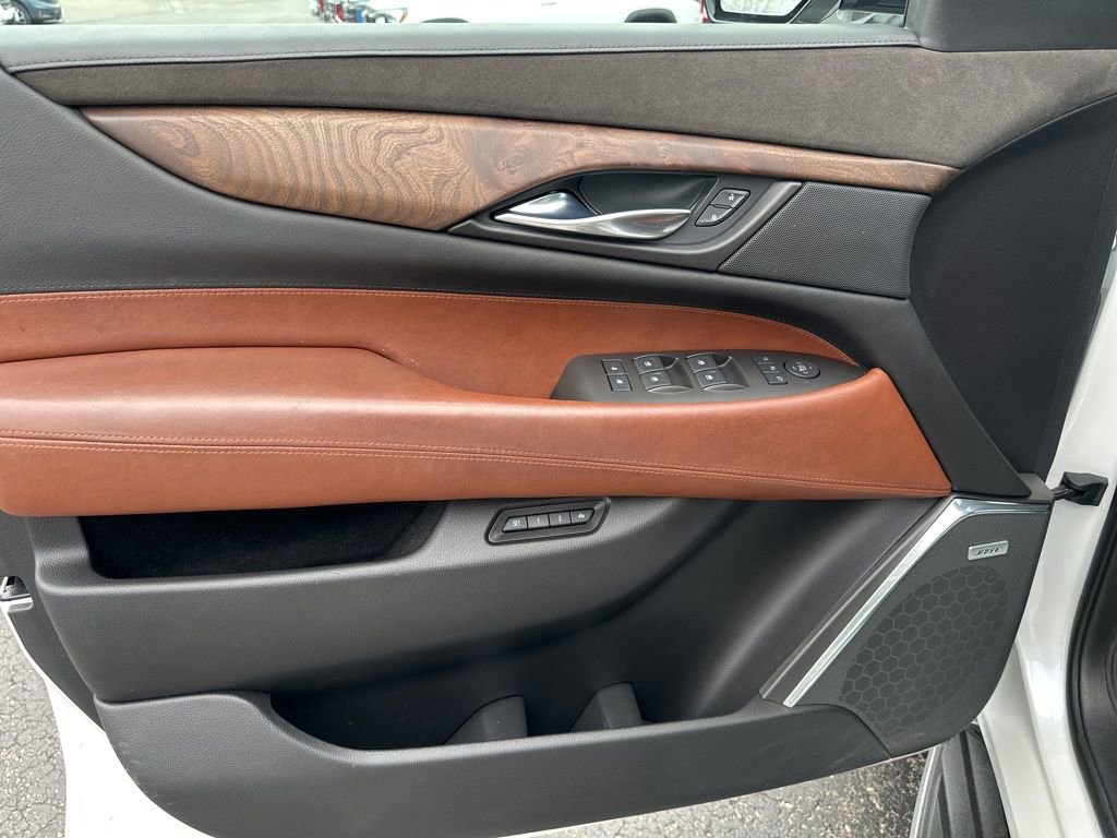 Used 2016 Cadillac Escalade ESV Luxury image 19