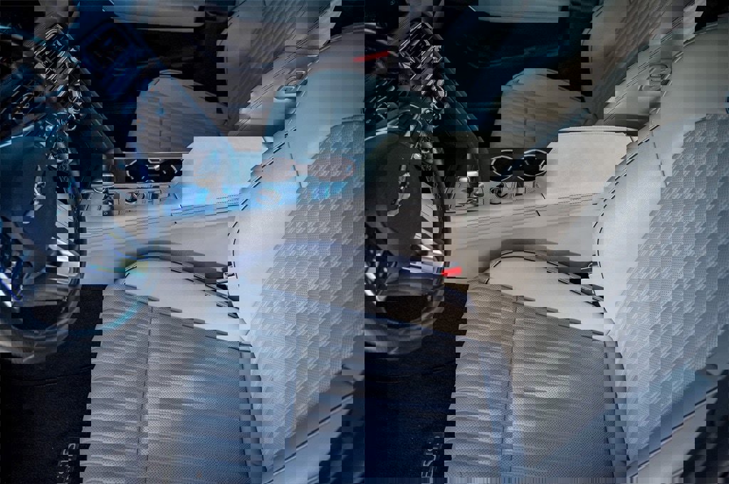 Used 2022 Genesis G70 3.3T image 12