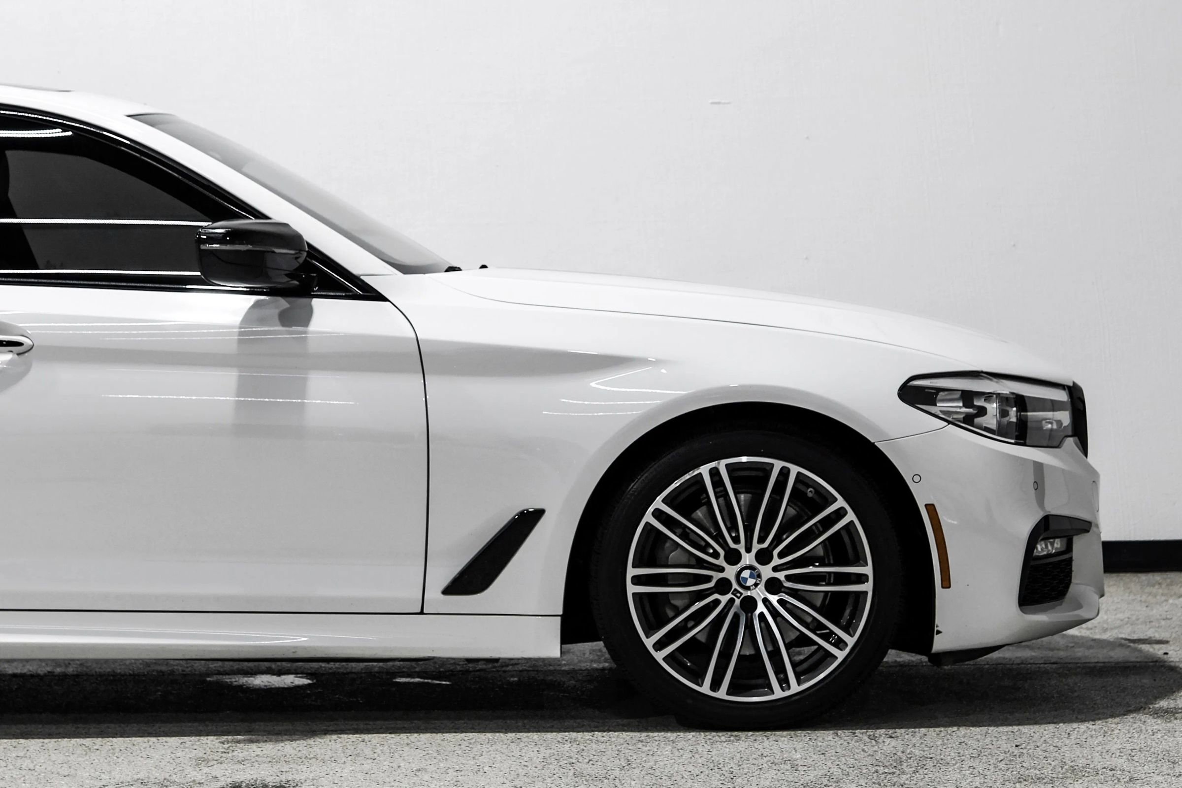 Used 2018 BMW 540i w/ M Sport Package RWD image 7