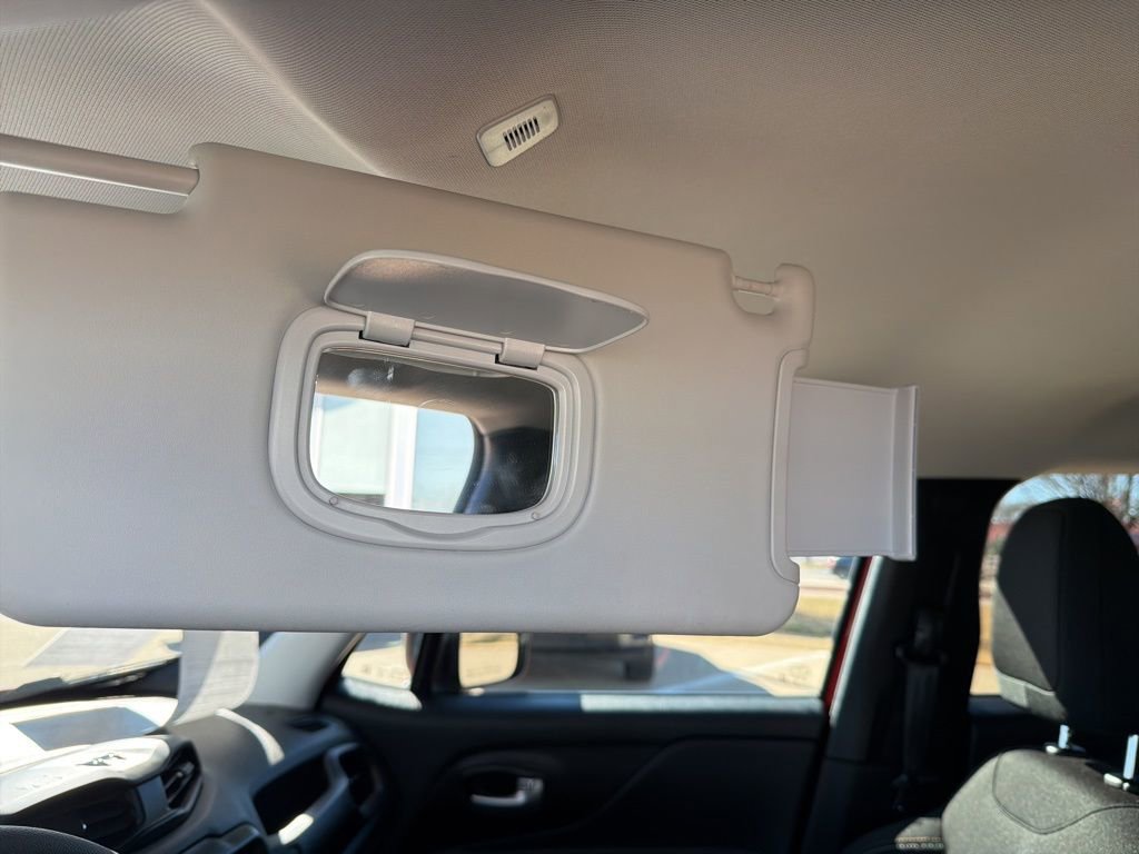 Used 2023 Jeep Renegade Latitude image 30