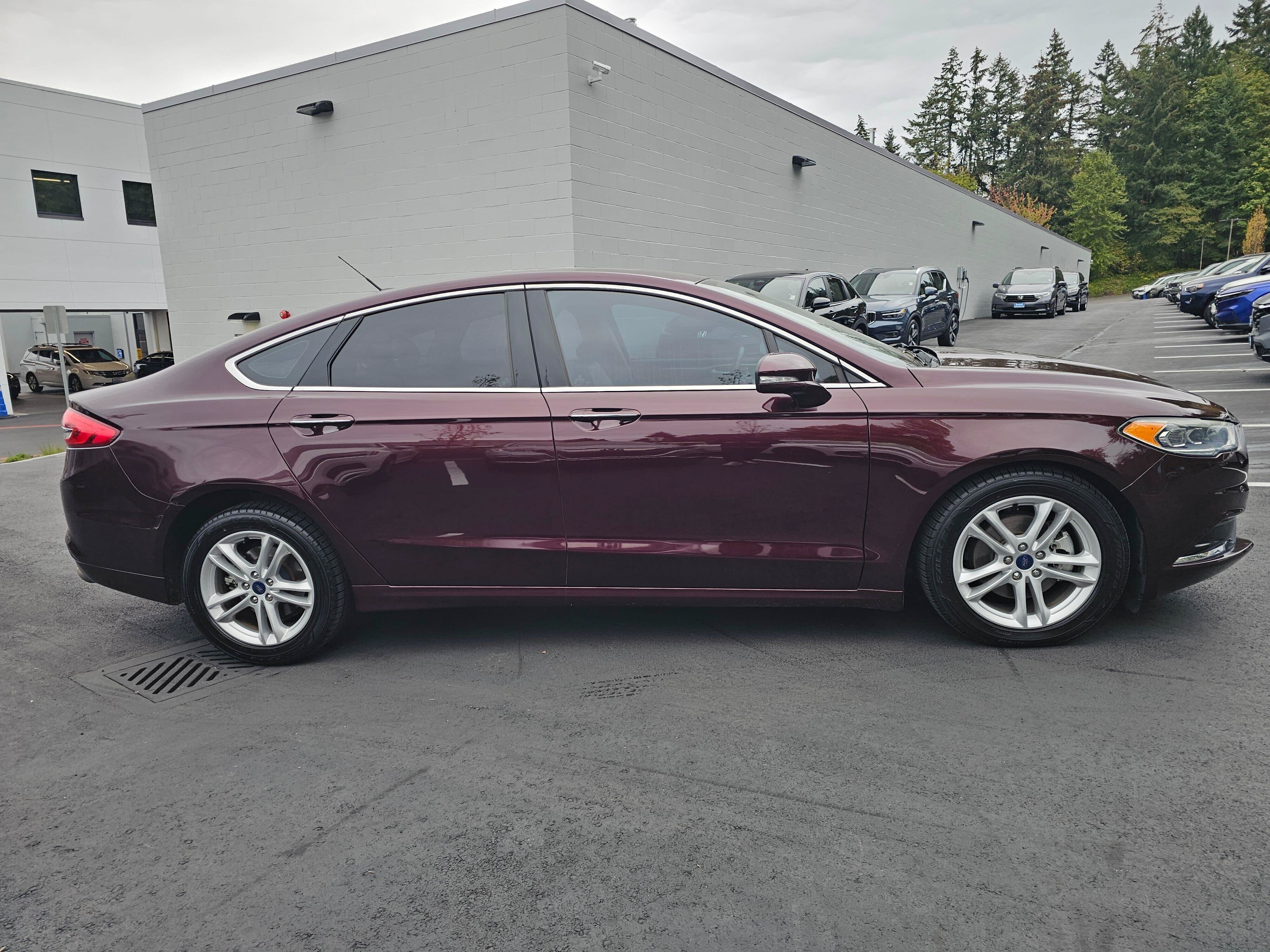 Used 2018 Ford Fusion SE w/ Fusion SE Technology Package FWD image 8