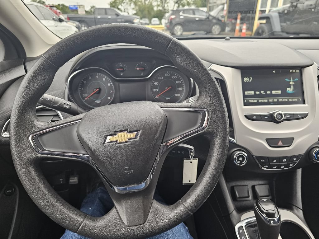Used 2017 Chevrolet Cruze LS FWD image 17