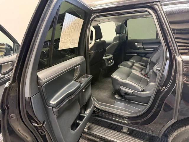 Used 2025 Ford Expedition Max Platinum AWD/4WD image 18