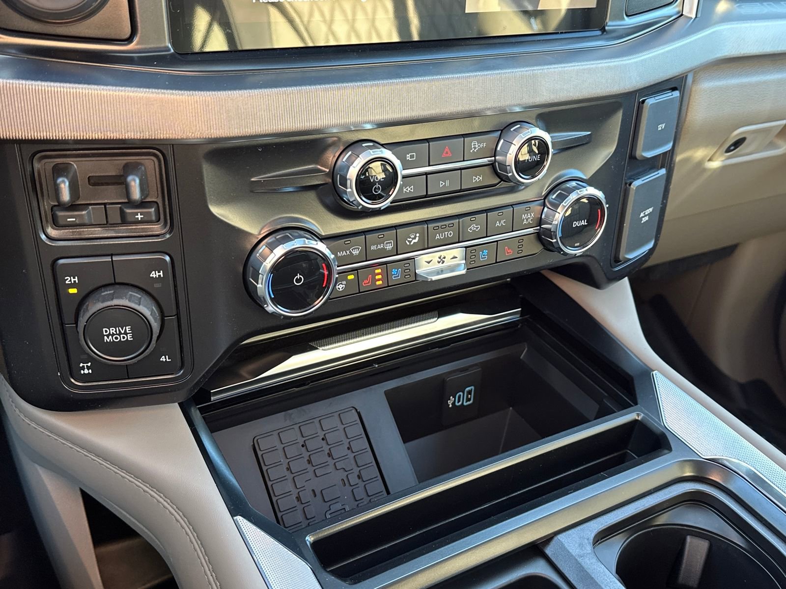 New 2026 Ford F250 Platinum w/ Platinum Plus Package image 15