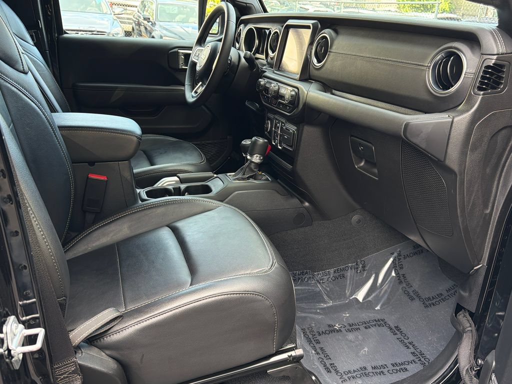 Used 2023 Jeep Wrangler Unlimited Sahara AWD/4WD image 27