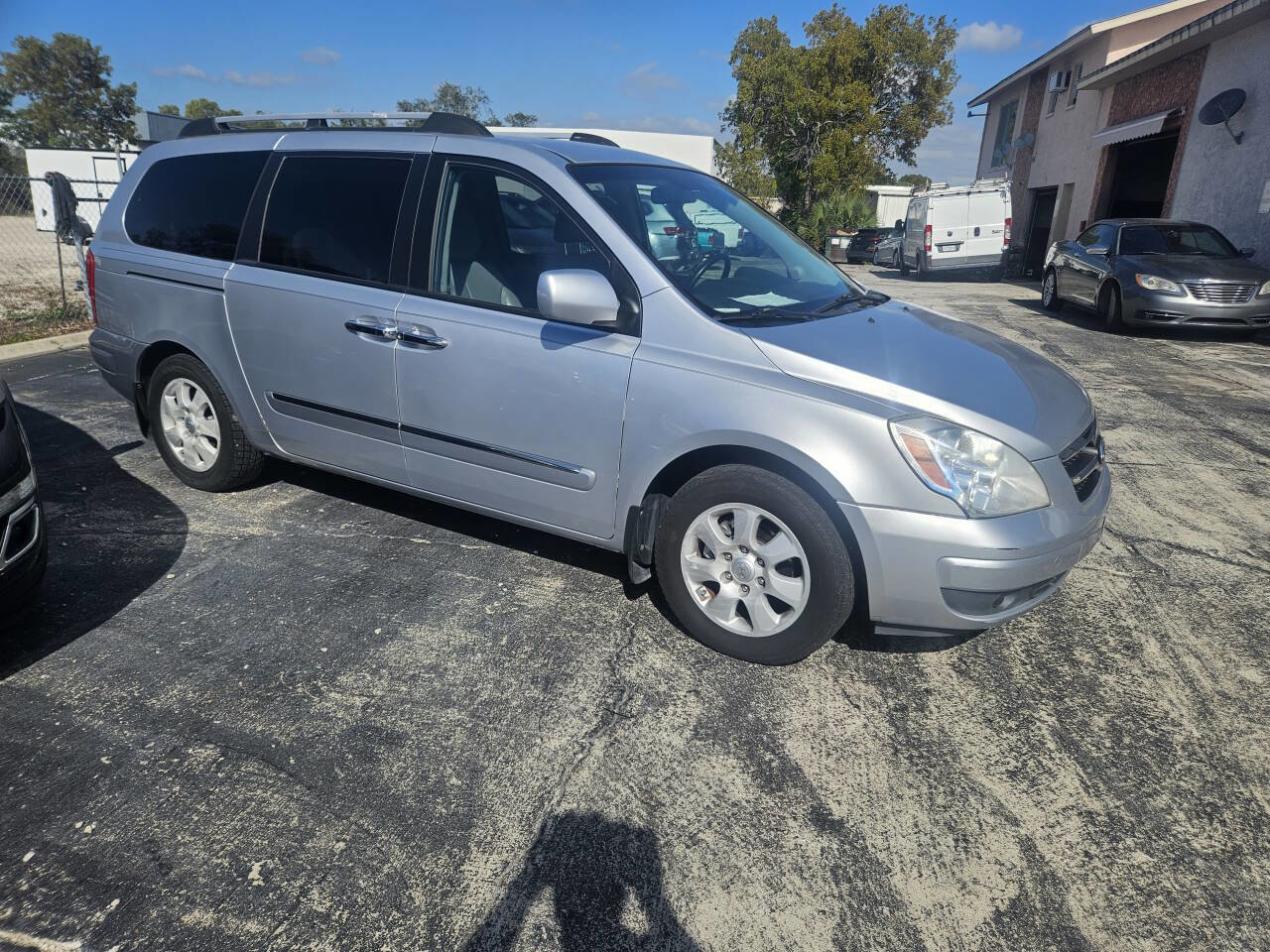 Used 2008 Hyundai Entourage Limited image 5