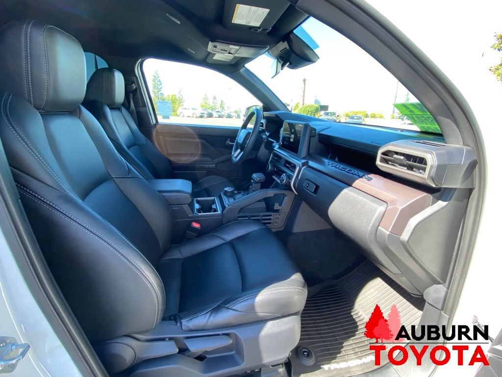 Used 2025 Toyota Tacoma TRD Sport AWD/4WD image 15