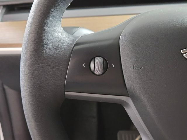 Used 2021 Tesla Model Y Long Range AWD/4WD image 33