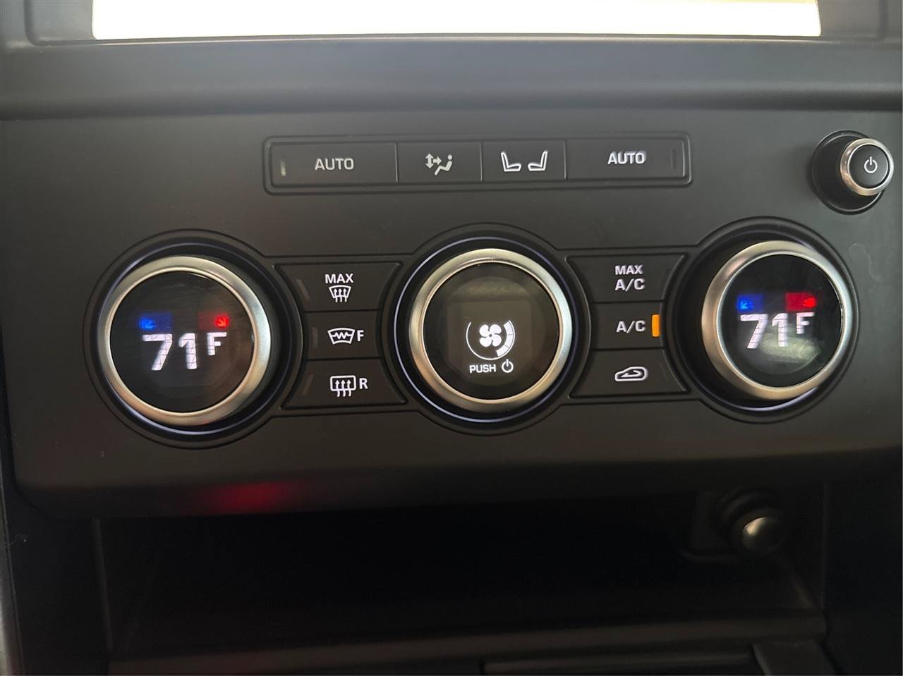 Used 2020 Land Rover Discovery Landmark AWD/4WD image 39