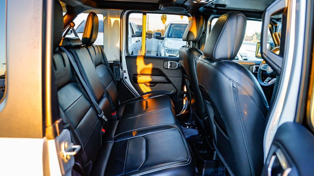 Used 2023 Jeep Wrangler Unlimited Sahara image 20