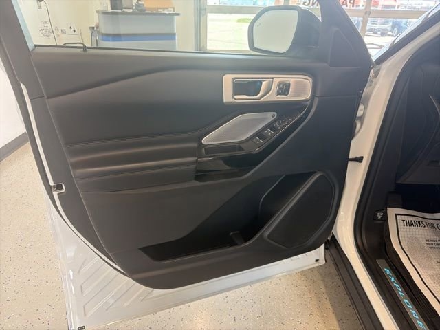 Used 2022 Ford Explorer Platinum w/ Technology Package AWD/4WD image 49