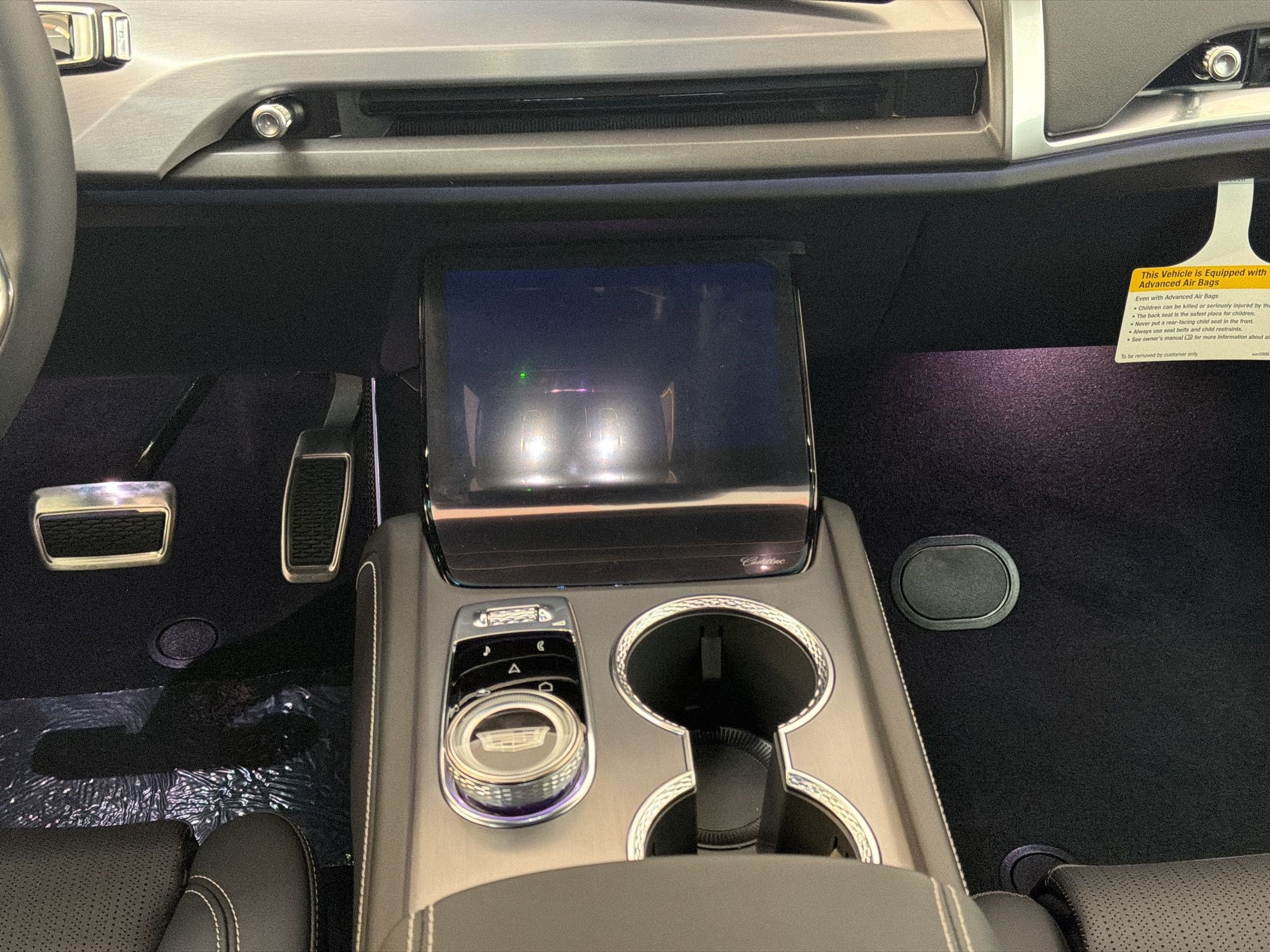 New 2027 Cadillac Vistiq Luxury w/ LPO, Floor Liner Package AWD/4WD image 16