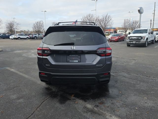 Used 2025 Honda Pilot Touring image 8