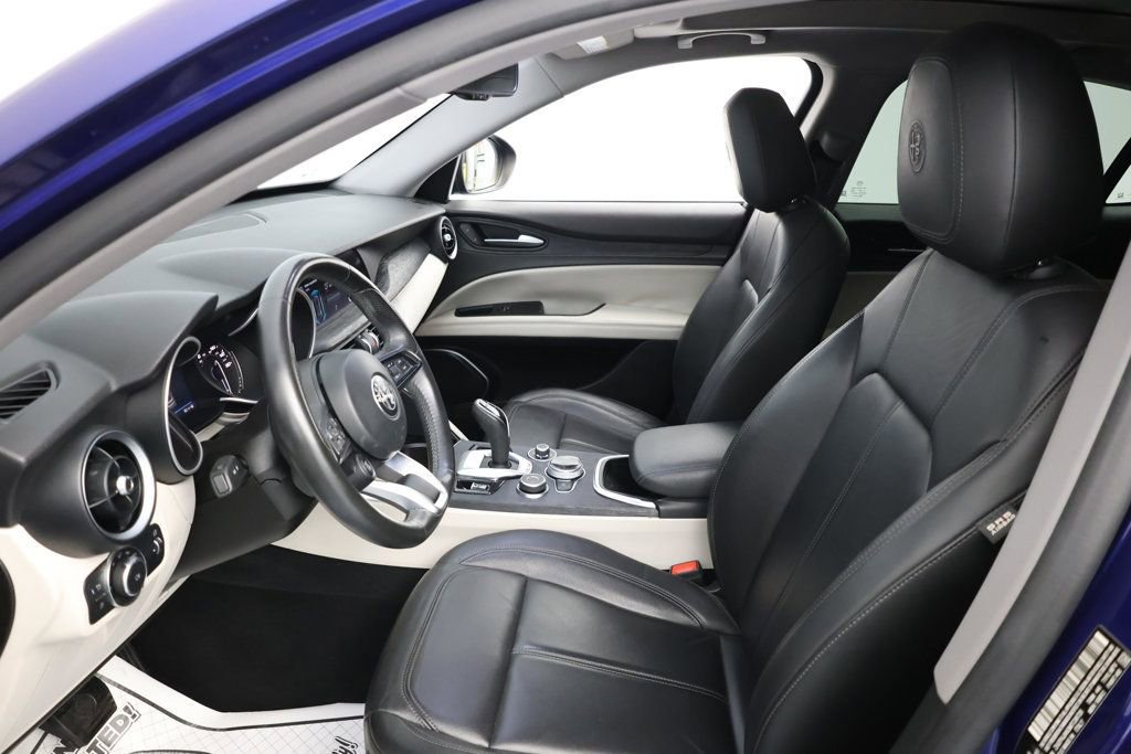 Used 2021 Alfa Romeo Stelvio Sprint w/ Nero Edizione image 16