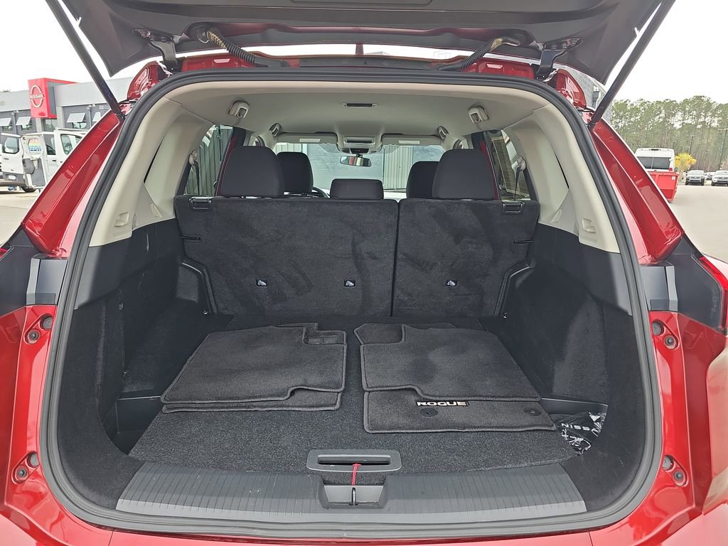 Used 2025 Nissan Rogue S image 15