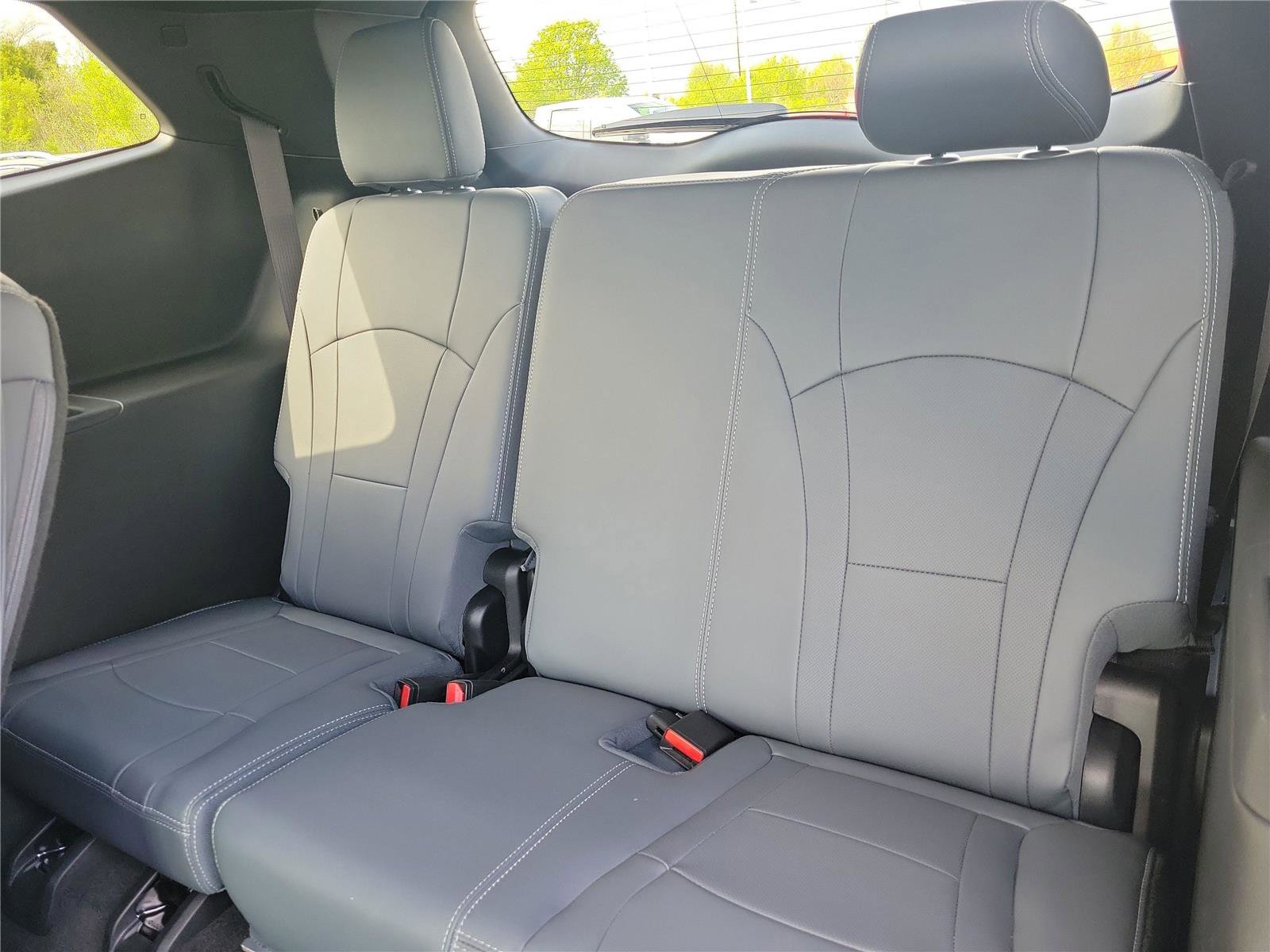 Used 2024 Buick Enclave Essence w/ Sport Touring Edition FWD image 14