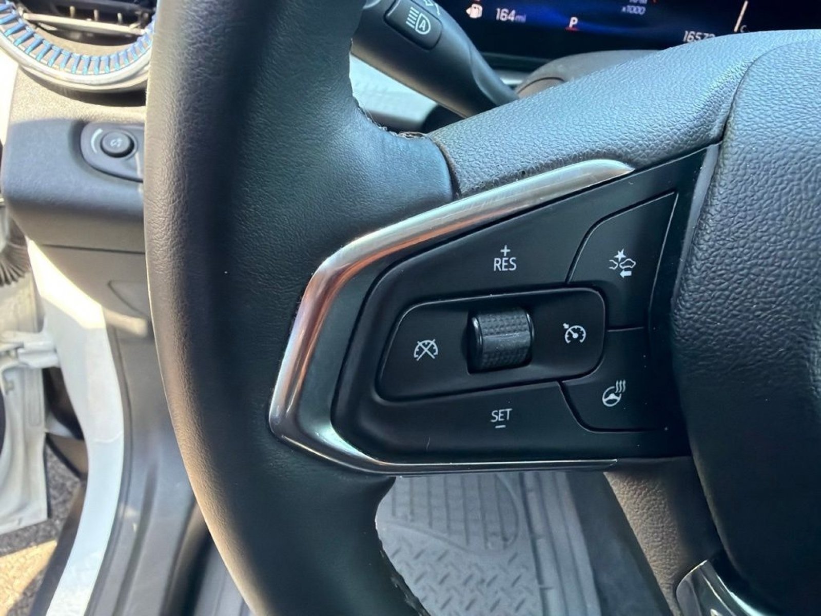Used 2024 Chevrolet Trax LT w/ Driver Confidence Package FWD image 9
