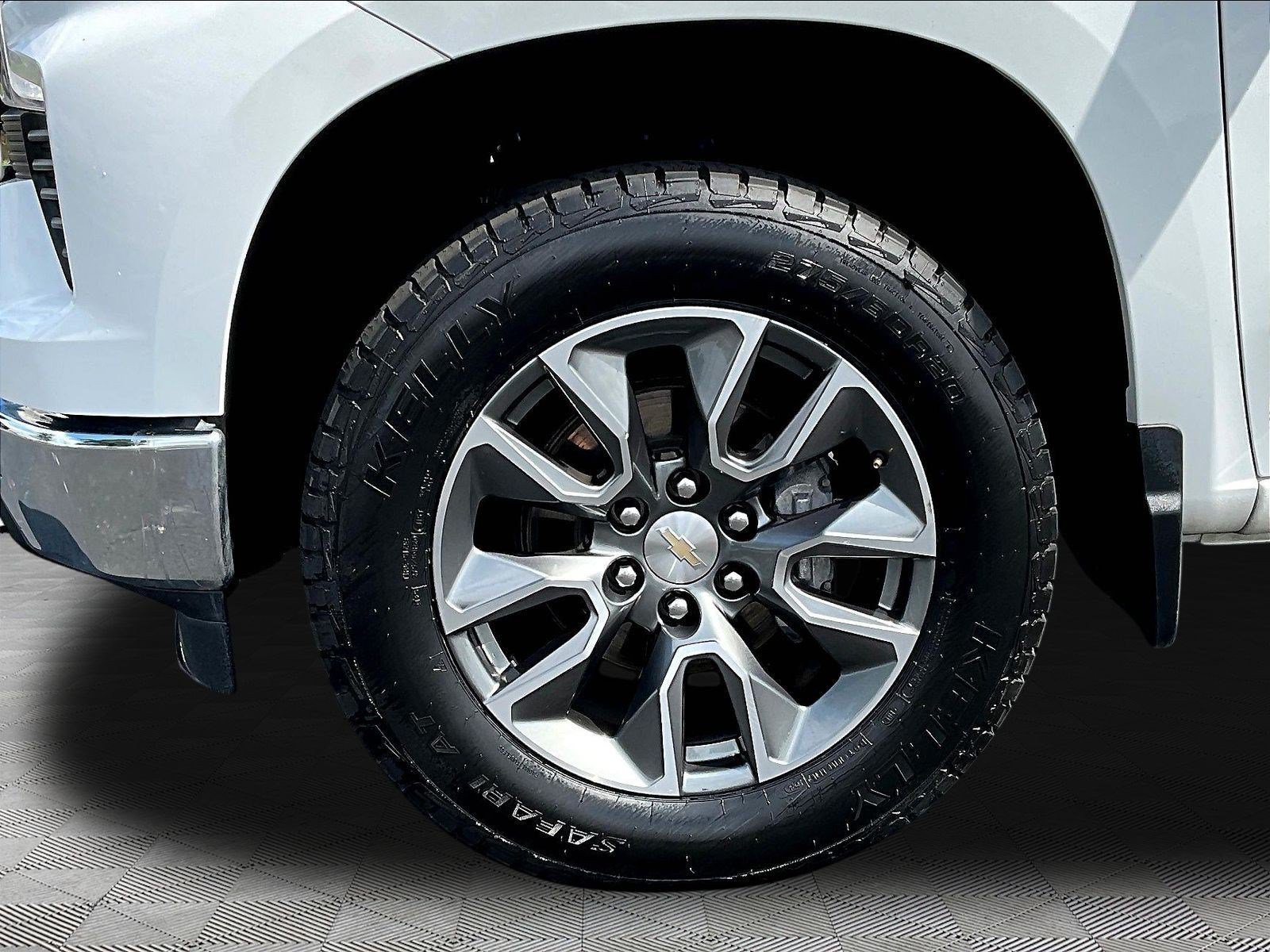 Used 2024 Chevrolet Silverado 1500 LT AWD/4WD image 34