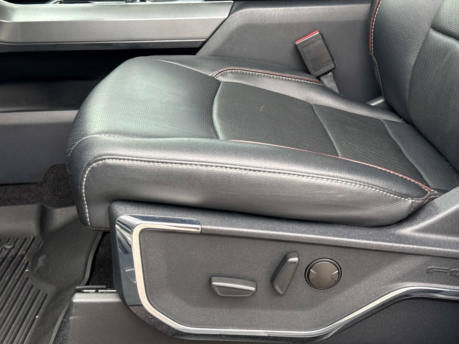 Used 2022 Ford F150 Lariat image 23