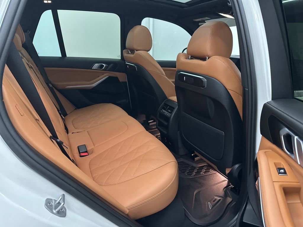 Used 2024 BMW X5 xDrive40i w/ Parking Assistance Package AWD/4WD image 21