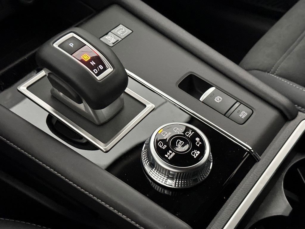 New 2025 Mitsubishi Outlander SE image 27