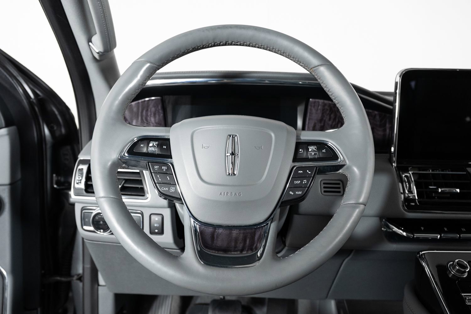 Used 2021 Lincoln Navigator L Reserve AWD/4WD image 30