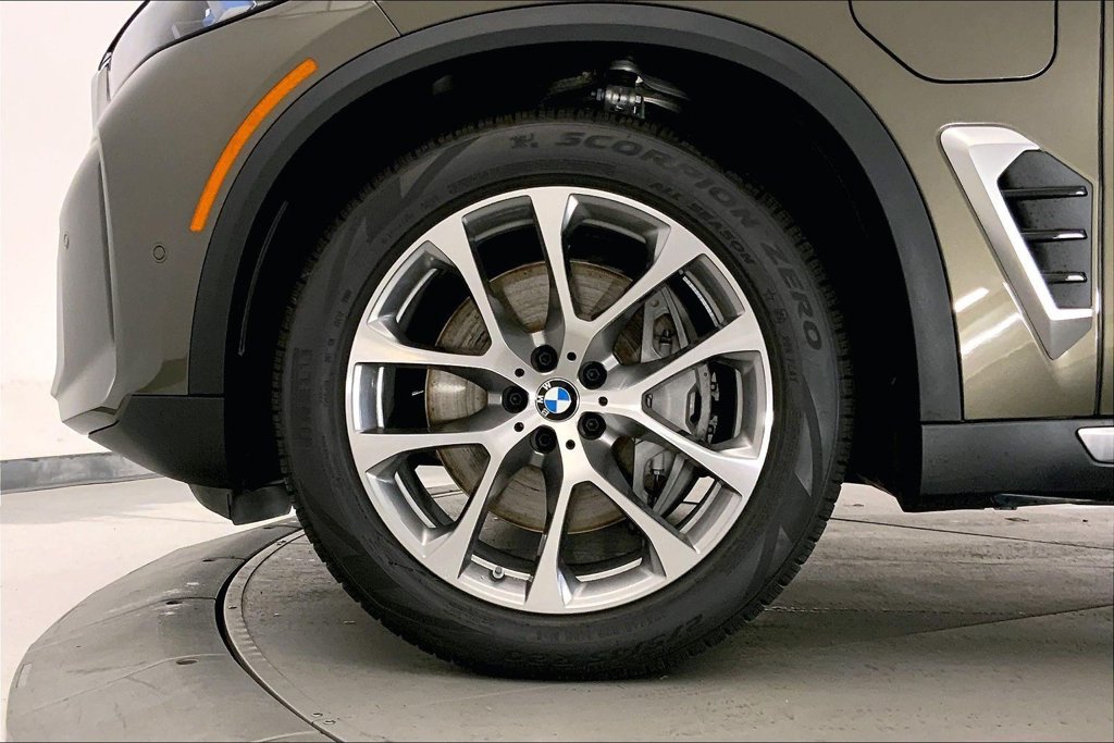 New 2026 BMW X5 xDrive50e w/ Climate Comfort Package AWD/4WD image 9
