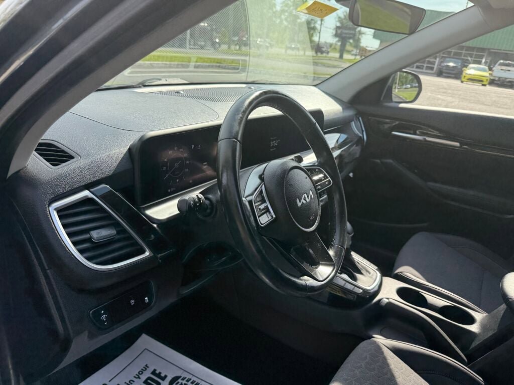 Used 2024 Kia Seltos S FWD image 11