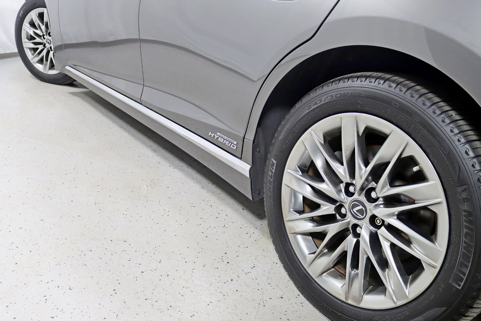Used 2018 Lexus LS 500h AWD w/ Accessory Package (Z2) image 12