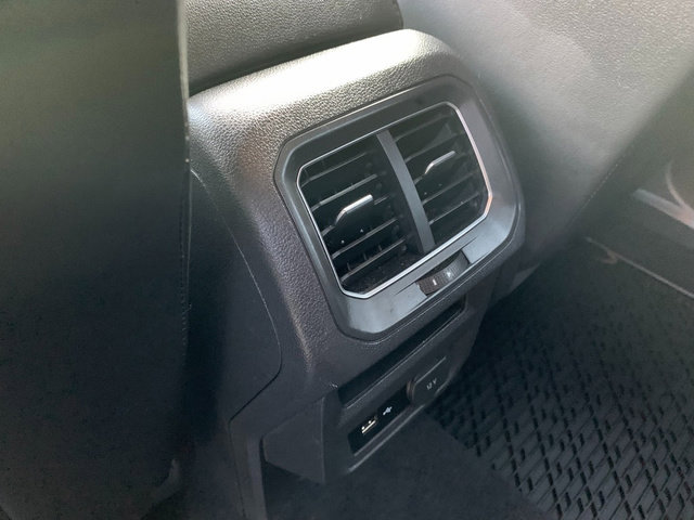 Used 2018 Volkswagen Tiguan SE w/ 18" Alloy Wheels Package image 22