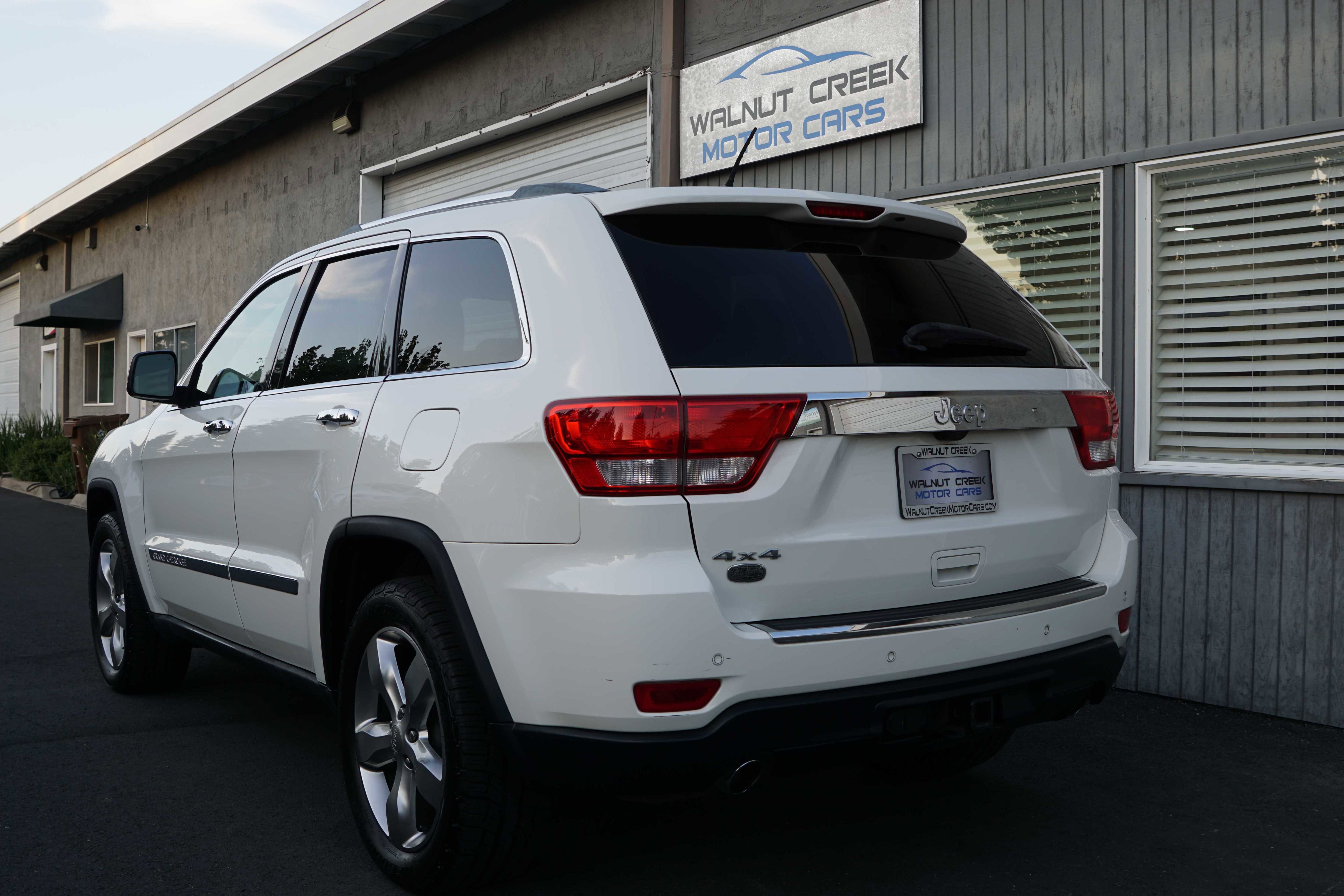 Used 2012 Jeep Grand Cherokee Overland image 16