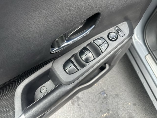 Used 2024 Nissan Kicks SV w/ Interior Electronics Package FWD image 18