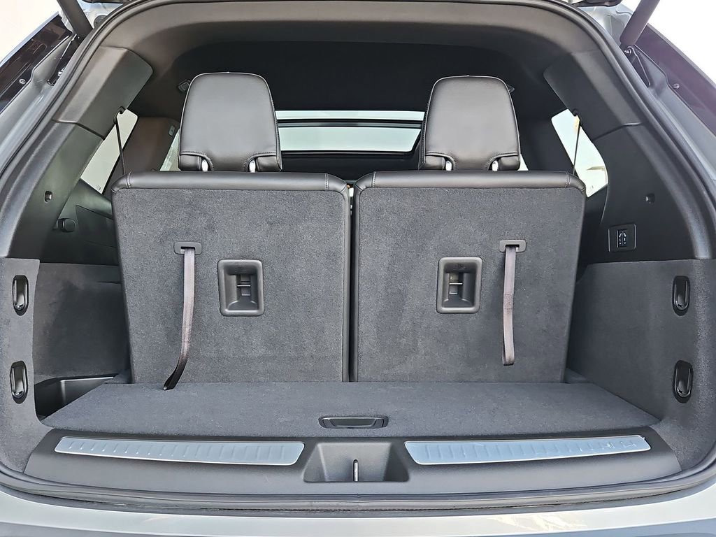 Used 2025 Cadillac XT6 Luxury image 24