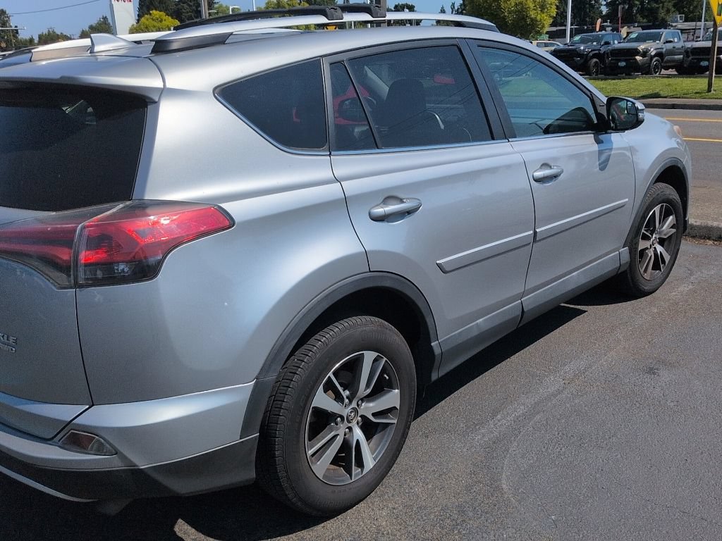 Used 2016 Toyota RAV4 XLE AWD/4WD image 6